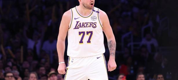 PG游戏- 刷新纪录引发热议！，东契奇在MAD比赛中刷新纪录上演精彩一战